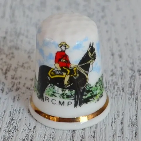 Напёрсток QUEEN BESS R.C.M.P. nfl-0105 