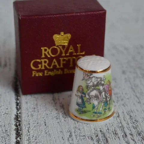 Напёрсток ROYAL GRAFTON ALICE IN WONDERLAND TCC  nfd-0018